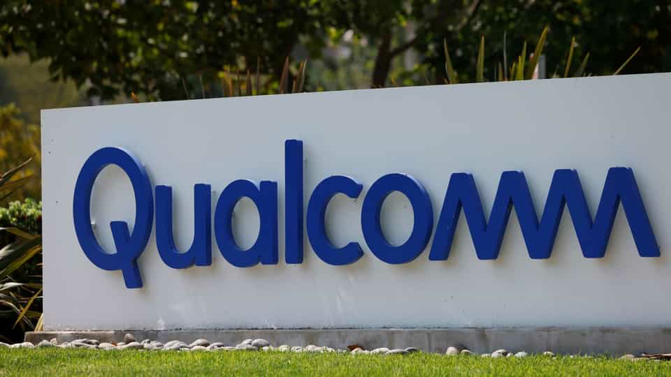 FILE PHOTO: A Qualcomm sign is shown outside one of the company's many buildings in San Diego, California, United States September 17, 2020. REUTERS / Mike Blake / File Photo (REUTERS)