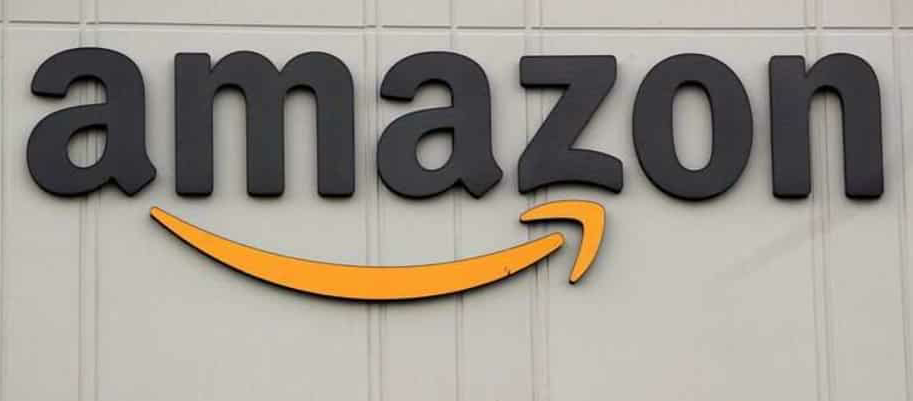 FILE PHOTO: The Amazon logo is pictured outside of the company's JFK8 fulfillment center in Staten Island, New York, United States November 25, 2020. REUTERS / Brendan McDermid / File Photo (REUTERS)
