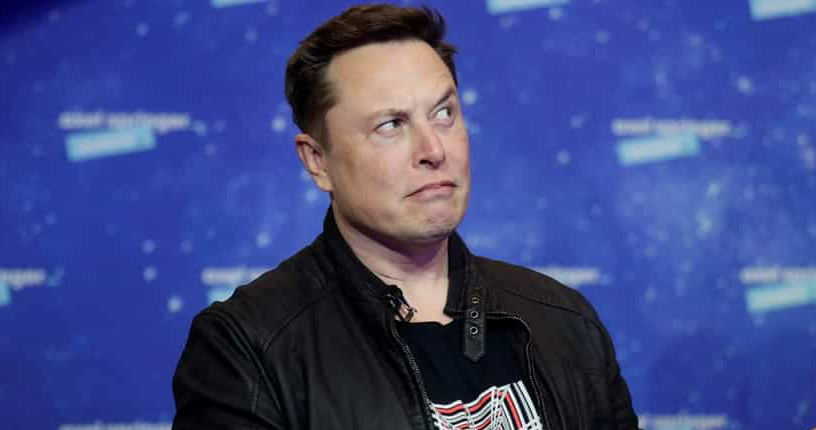 FILE PHOTO: Elon Musk, owner of SpaceX and CEO of Tesla, grimaces after arriving on the red carpet for the Axel Springer Award, in Berlin, Germany, December 1, 2020. REUTERS / Hannibal Hanschke / File Photo (REUTERS)
