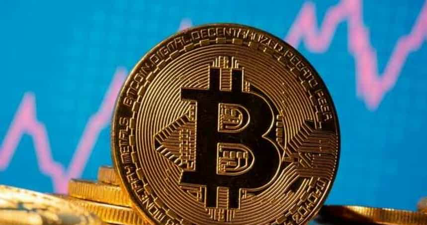The most traded digital coin rose over the weekend and added nearly 5% more on Monday to $ 19,109. (REUTERS)
